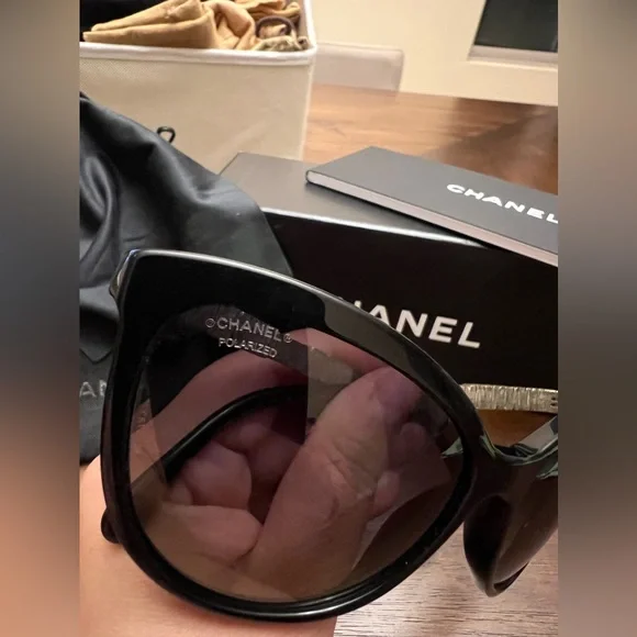 Chanel polarized sunglasses with Swarovski crystals - Picture 9 of 11
